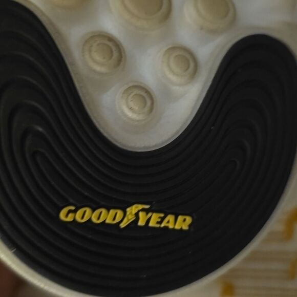 Skechers GOrun Men's White Shoes - Picture 9 of 12